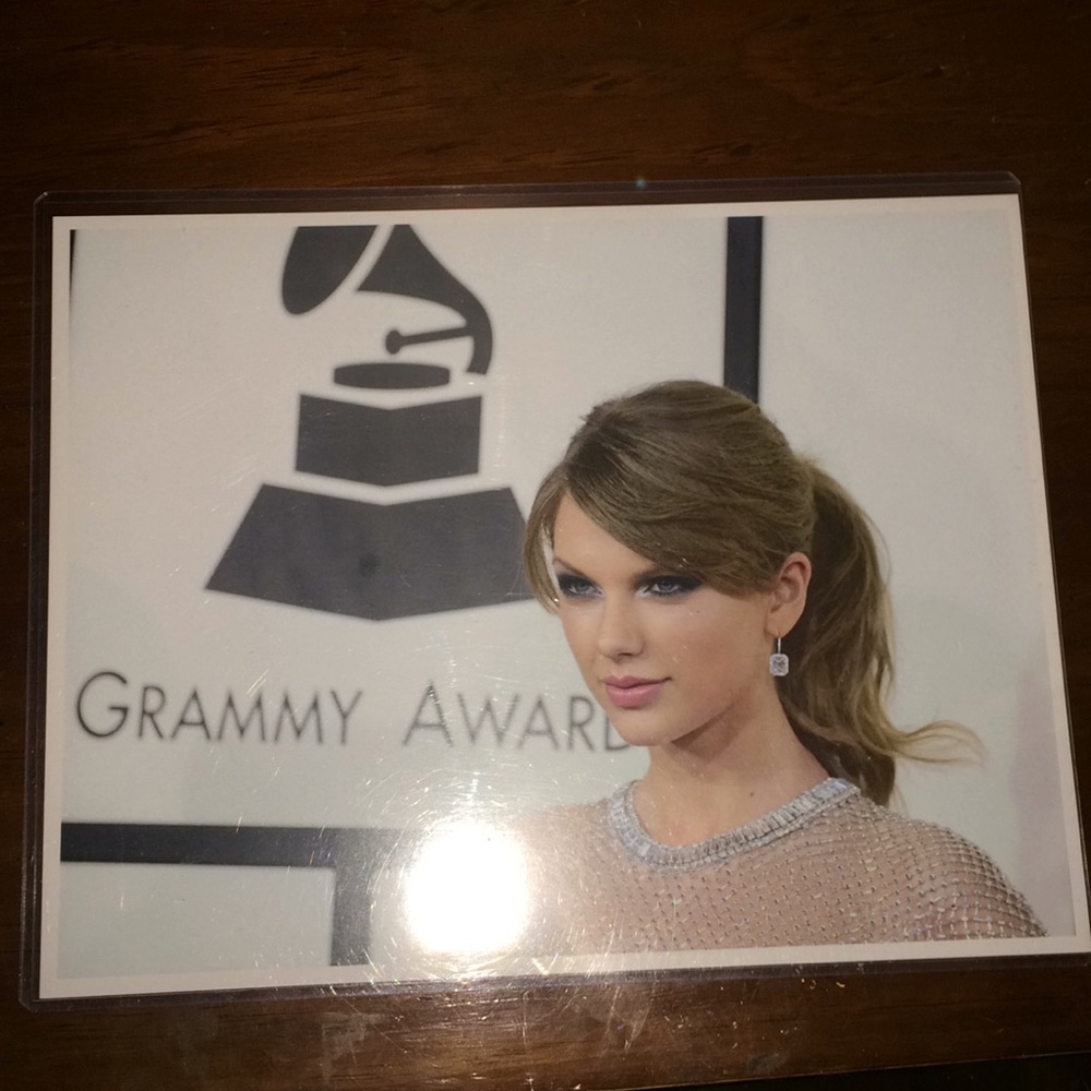 Laminated Picture of Taylor Swift at 2014 Grammys